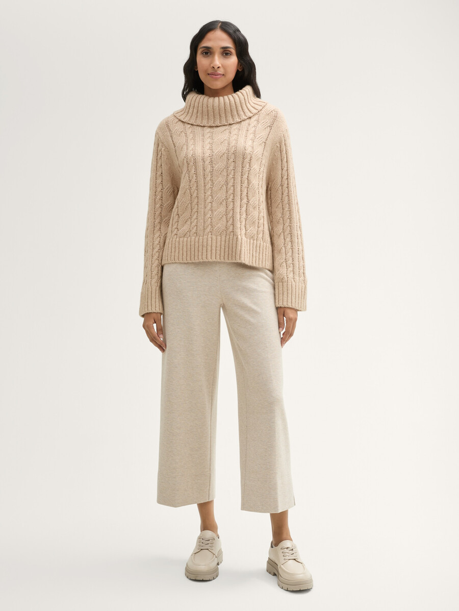 locker geschnittener pullover aus recycelter wolle