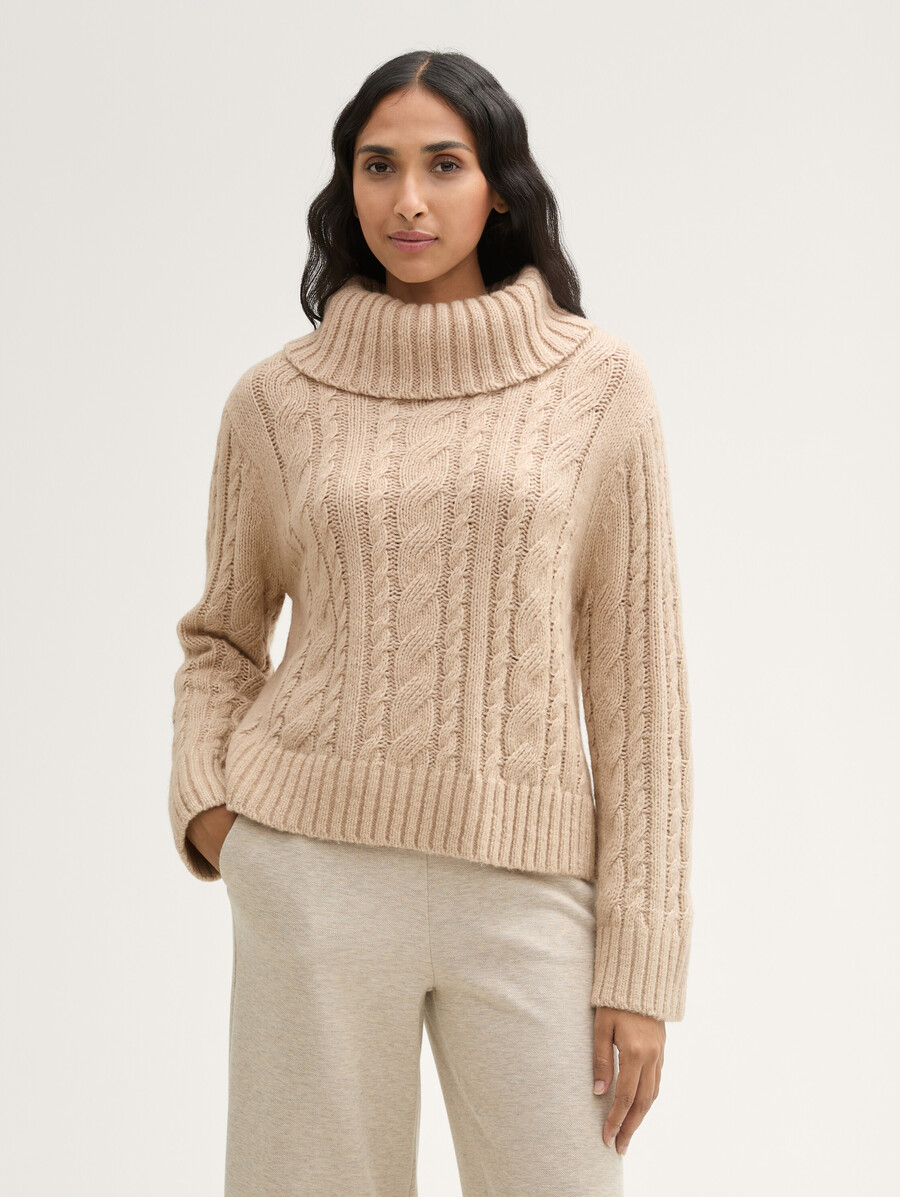locker geschnittener pullover aus recycelter wolle
