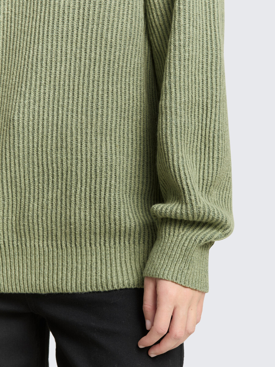 gerippter pullover mit stehkragen