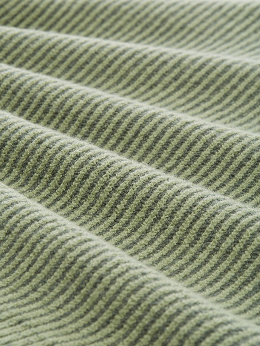 gerippter pullover mit stehkragen