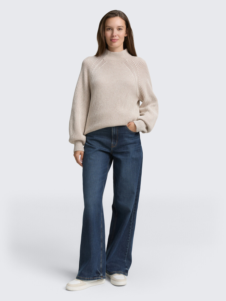 locker geschnittener strickpullover mit stehkragen