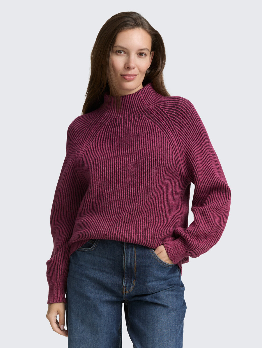 locker geschnittener strickpullover mit stehkragen