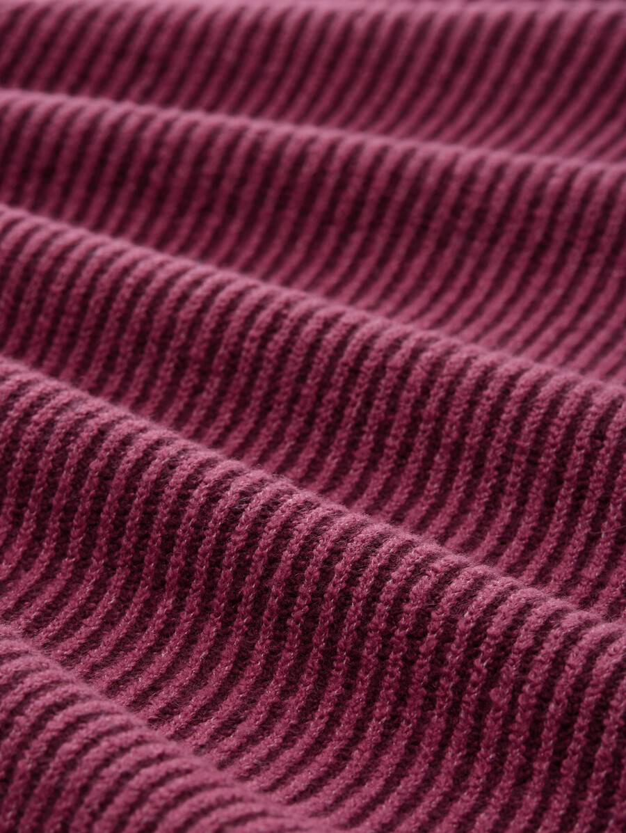 locker geschnittener strickpullover mit stehkragen