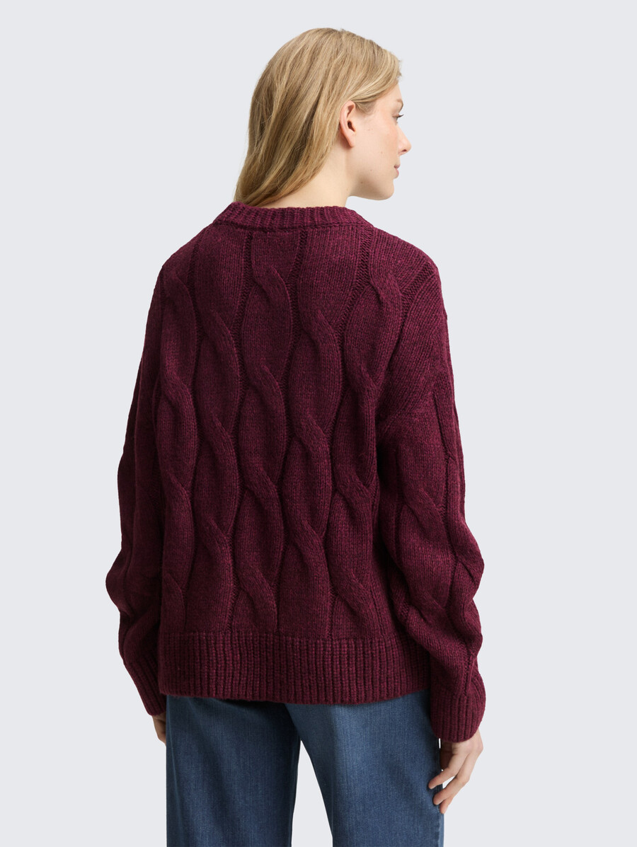 locker geschnittener strickpullover mit zopfmuster