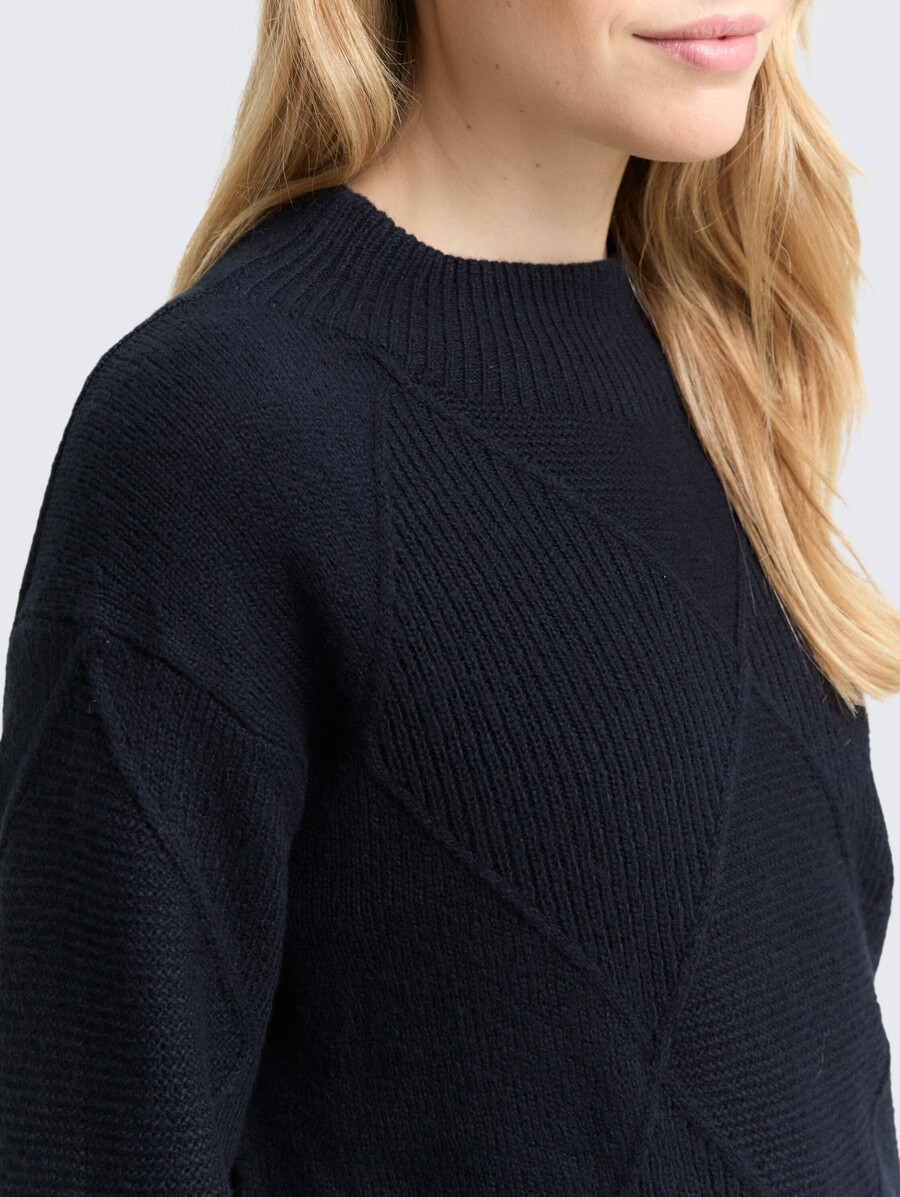 locker geschnittener strickpullover mit stehkragen