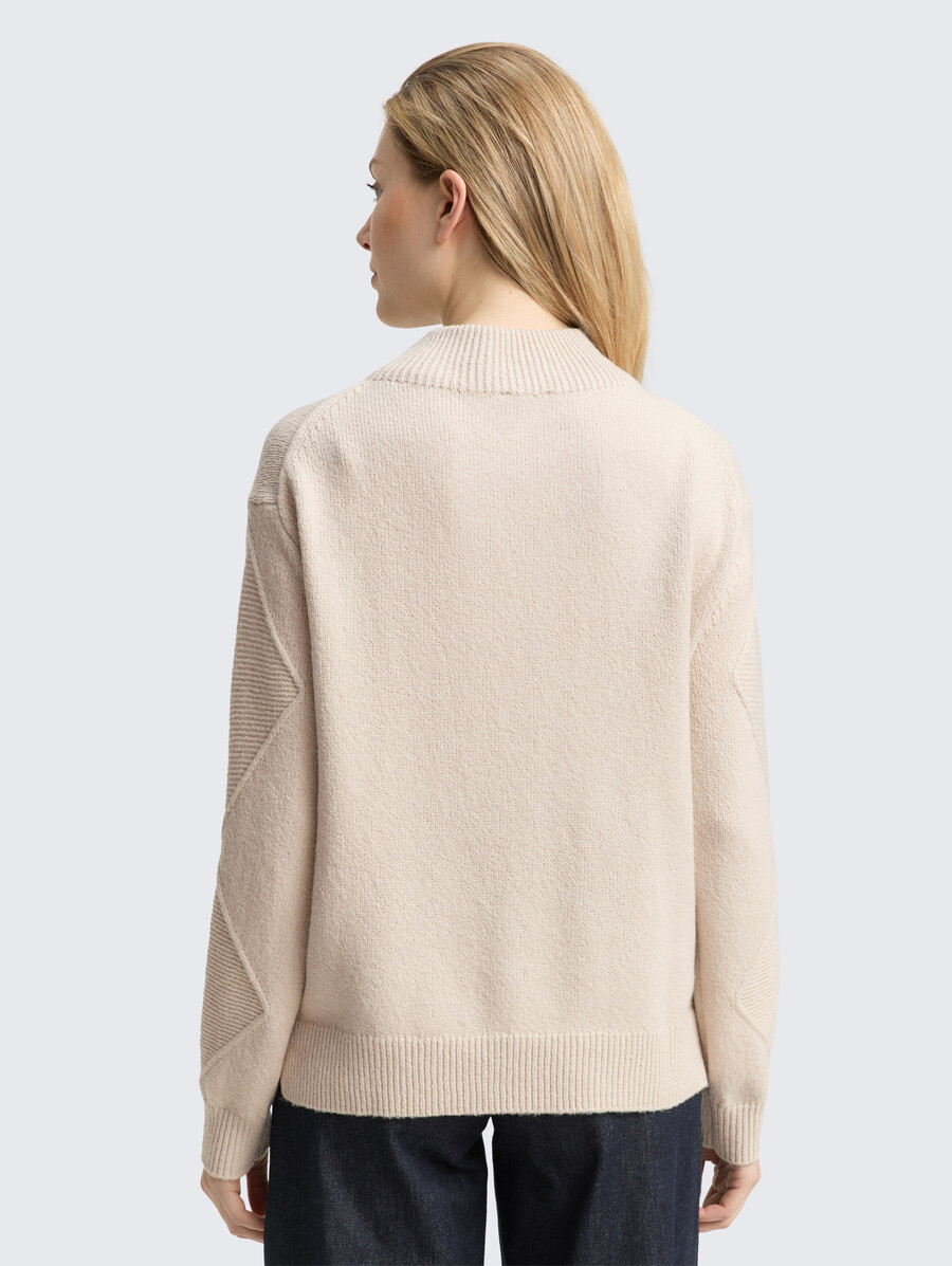 locker geschnittener strickpullover mit stehkragen