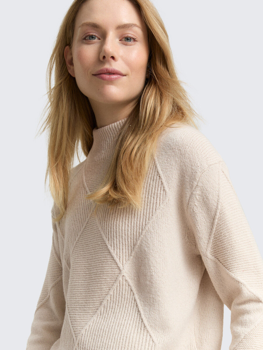 locker geschnittener strickpullover mit stehkragen