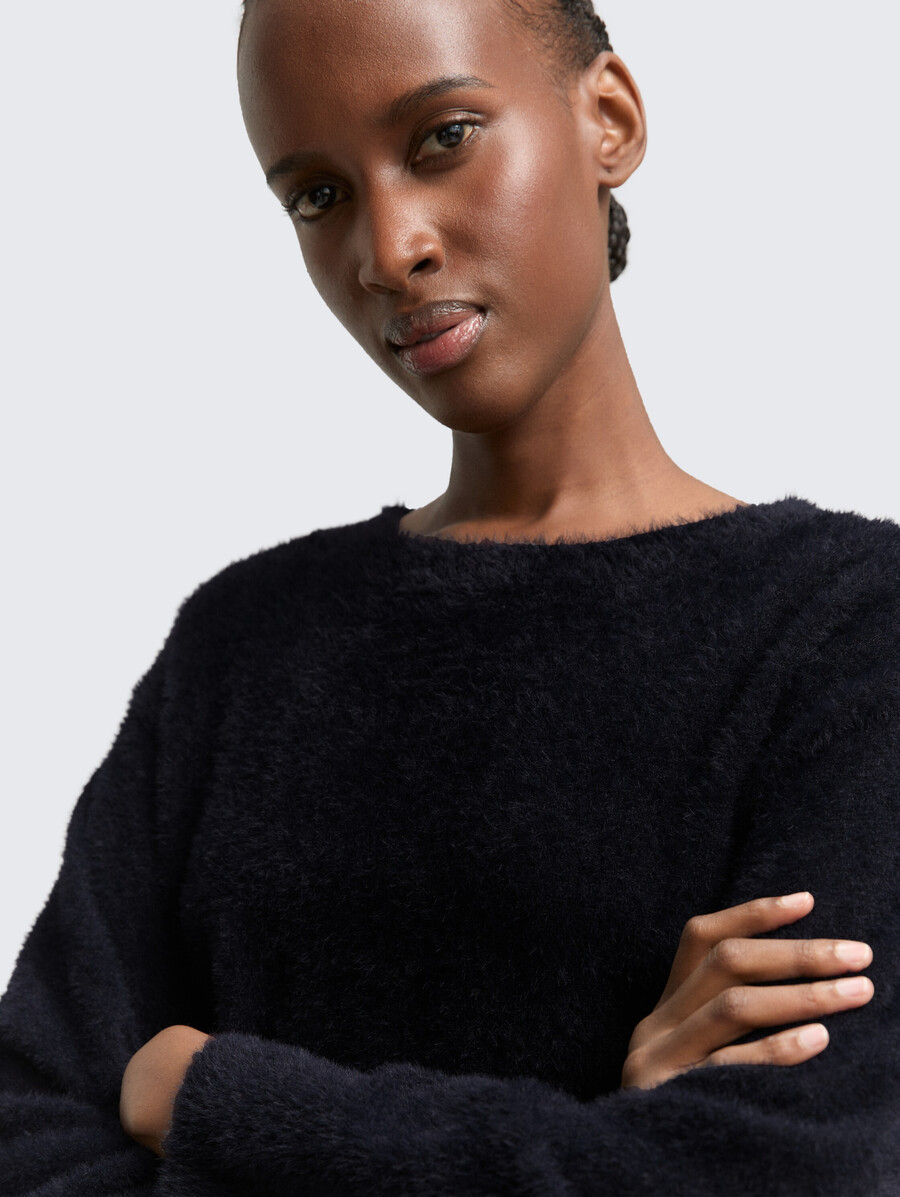 gestrickter pullover aus federgarn