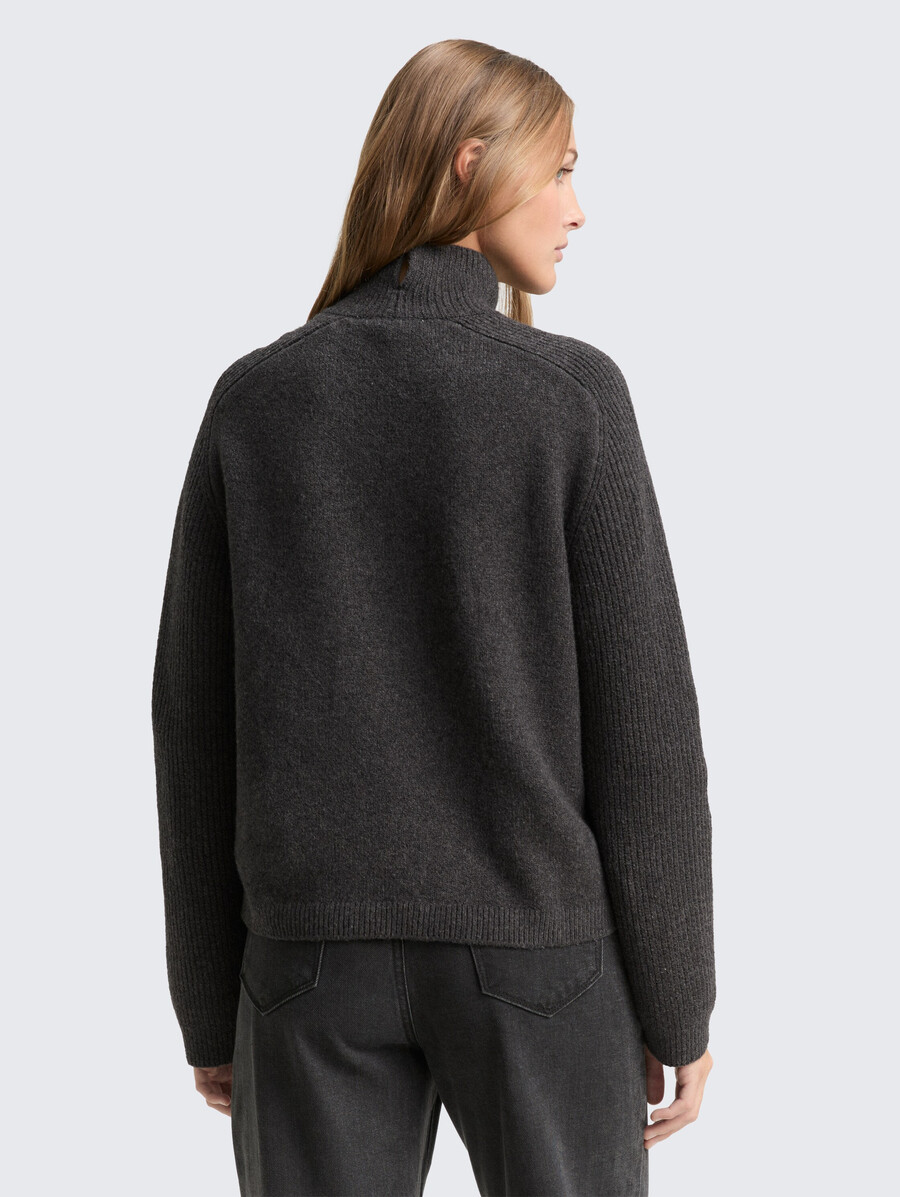 lässiger strickpullover mit stehkragen