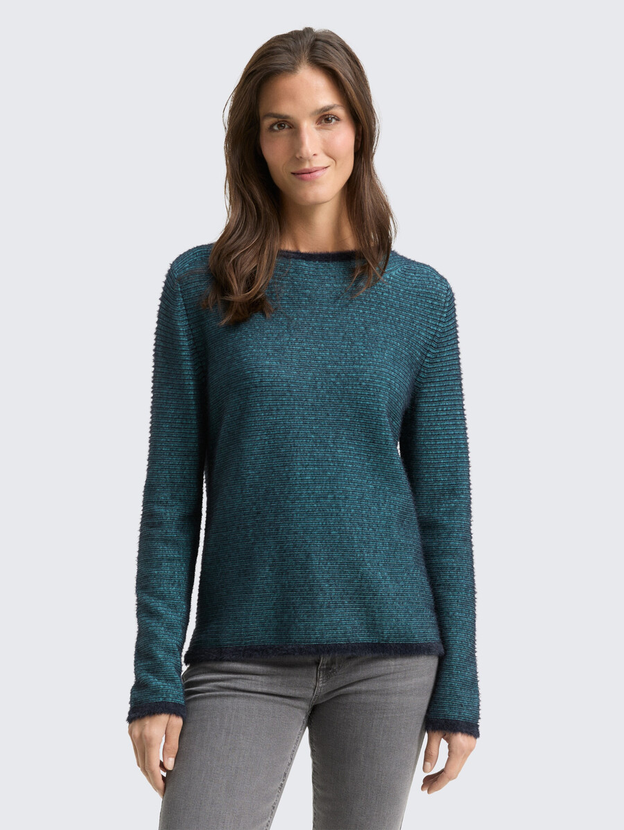 gestrickter pullover aus federgarn