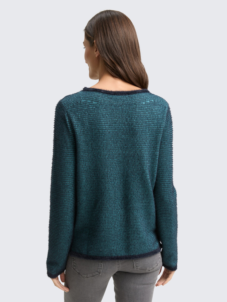 gestrickter pullover aus federgarn
