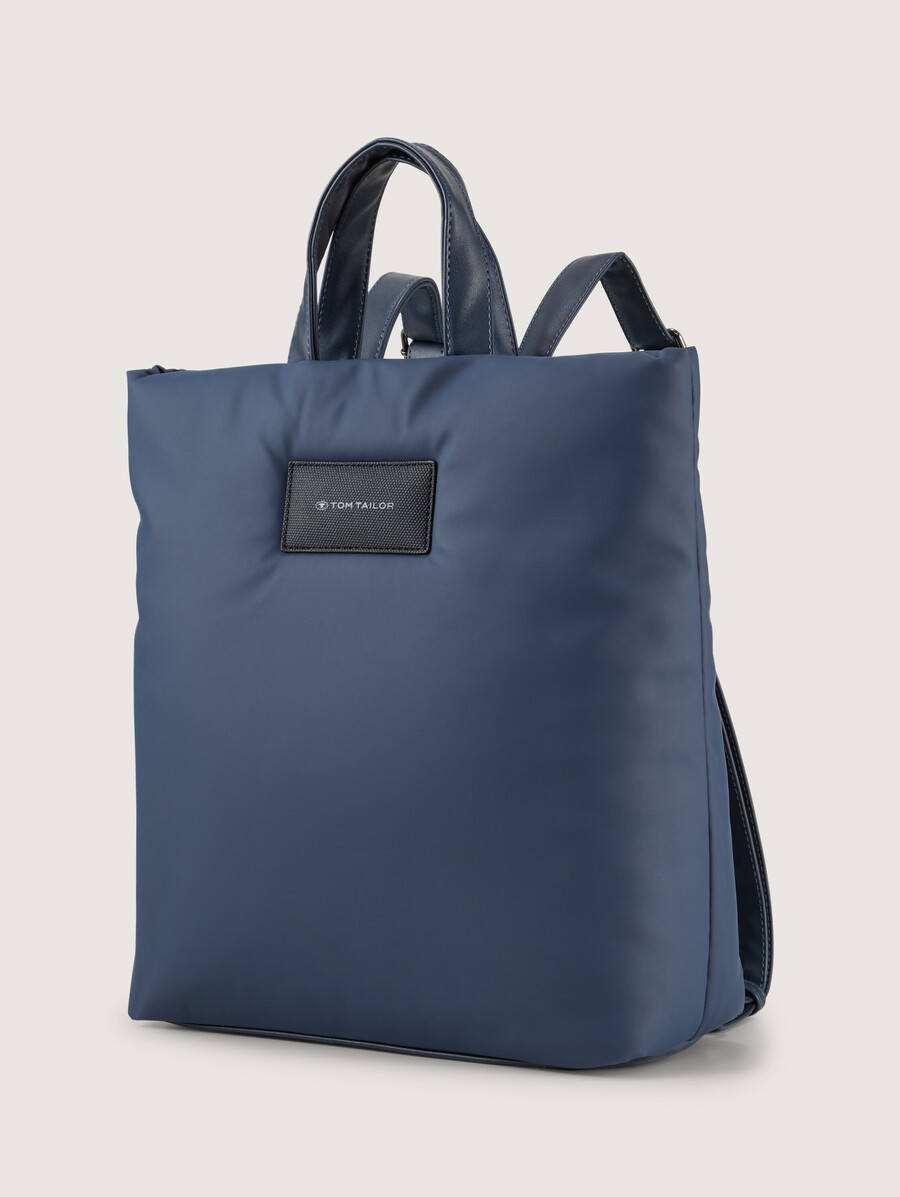 der ttpatti m rucksack ist aus wasserabweisendem recyceltem nylon gefertigt.