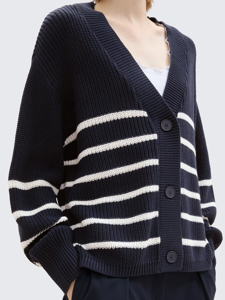 strickjacke mit v-ausschnitt