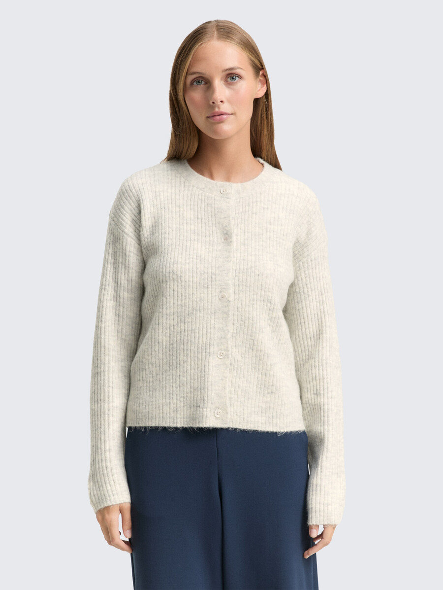 gemütliche strickjacke mit rundhalsausschnitt