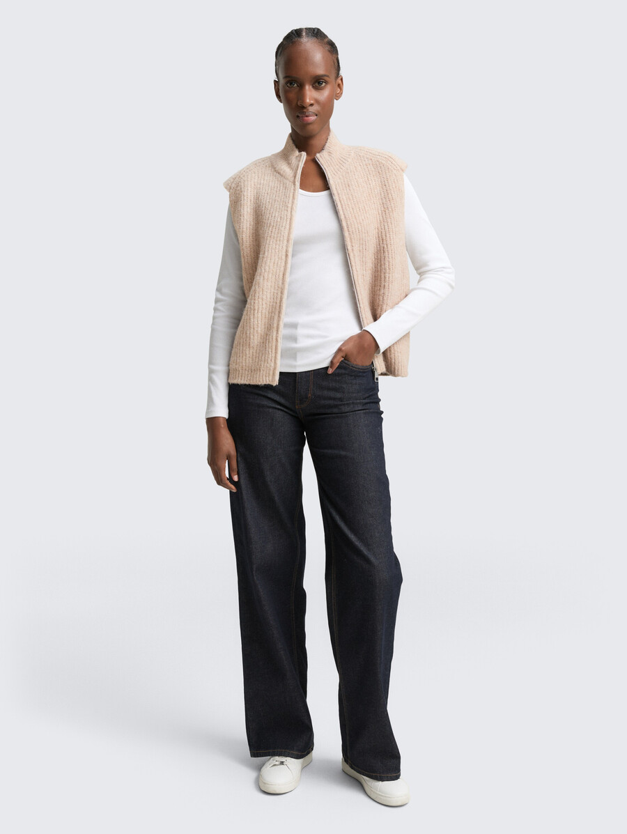 Ärmelloser pullover mit stehkragen