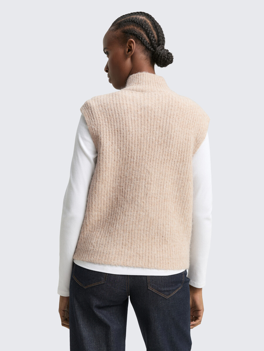 Ärmelloser pullover mit stehkragen