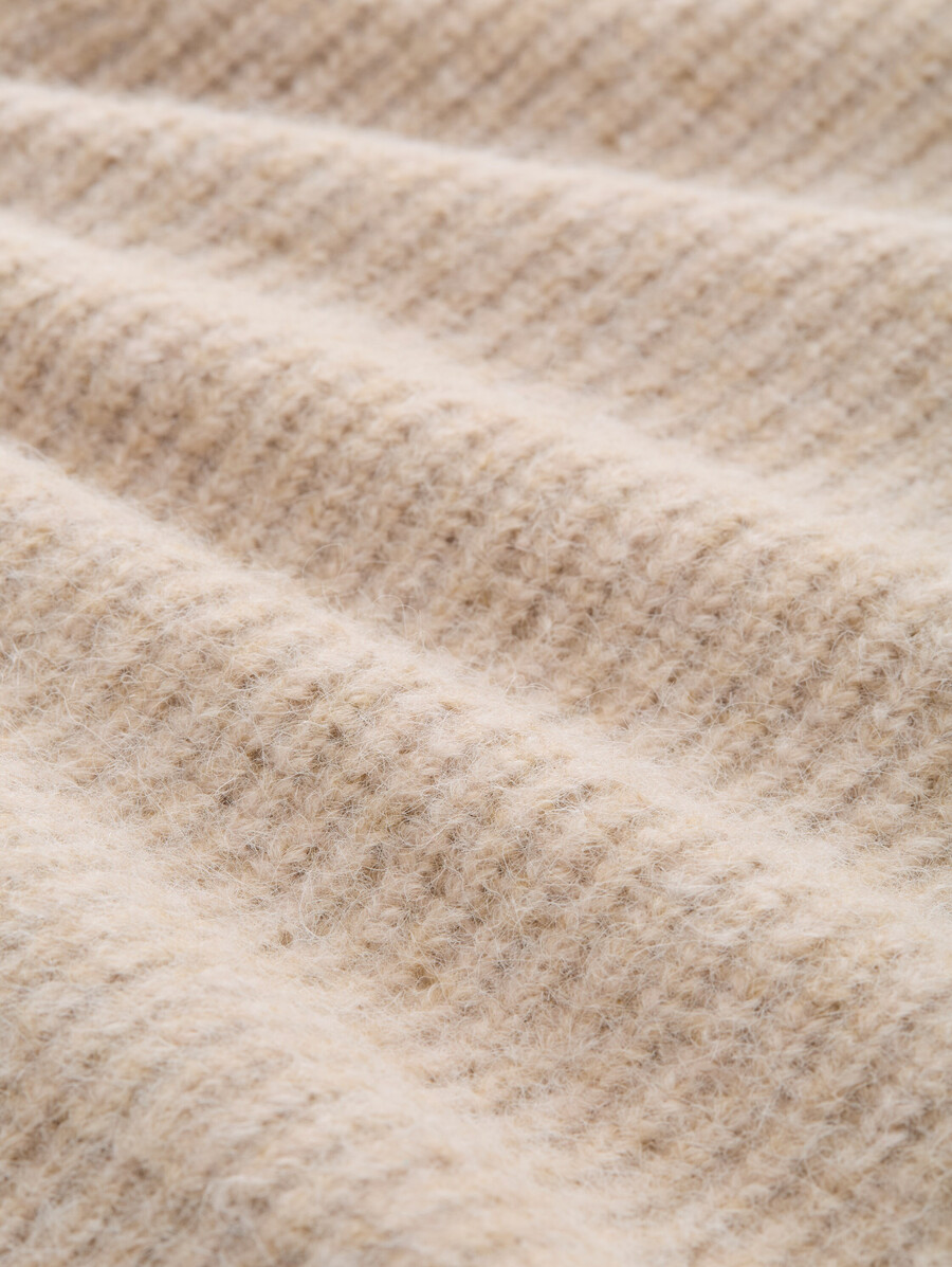 Ärmelloser pullover mit stehkragen