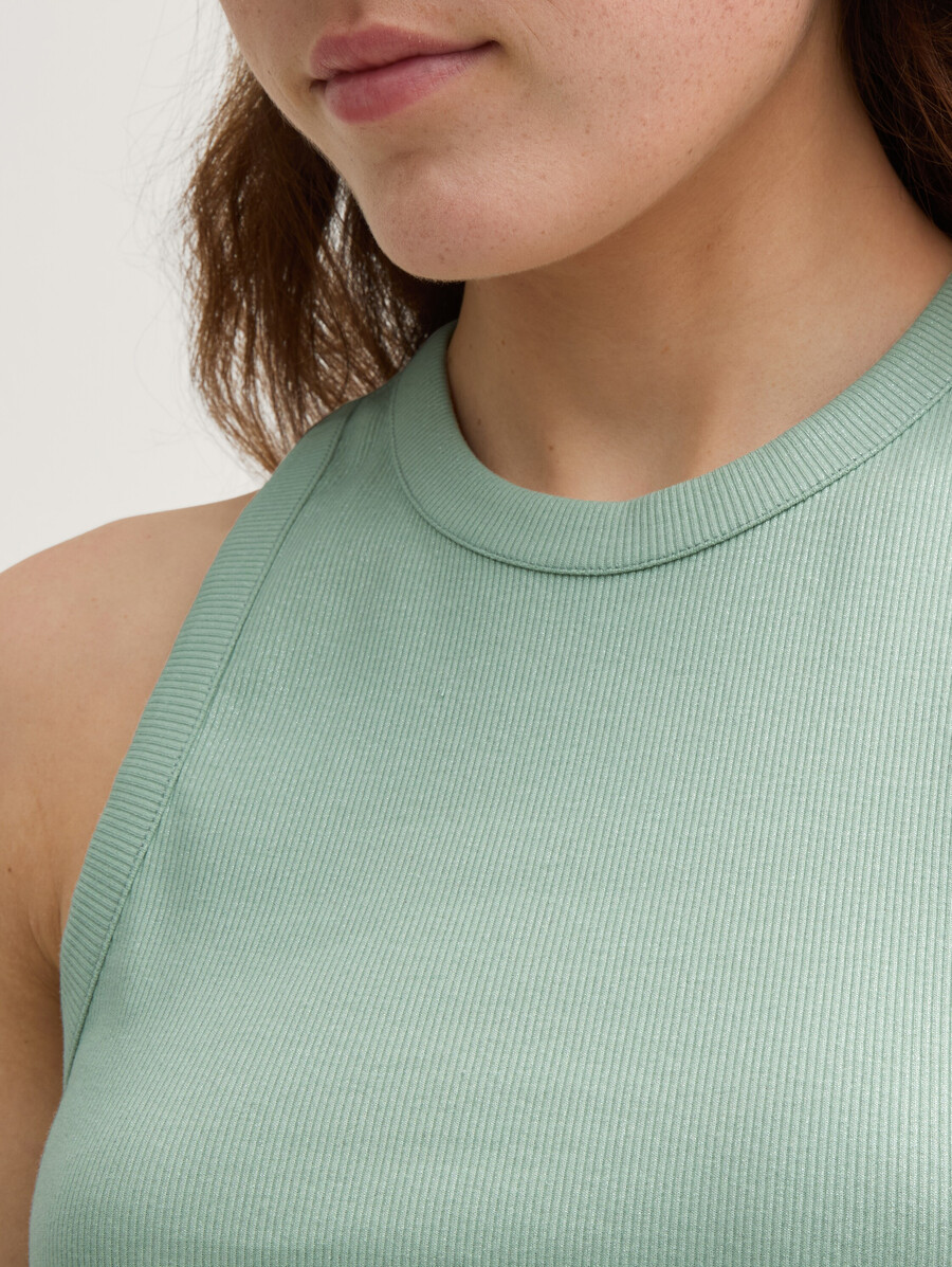beschichtetes rippstrickoberteil mit glitzereffekt