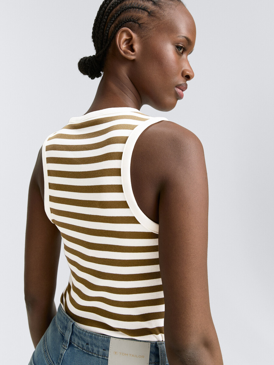 racerback-top mit gerippter struktur