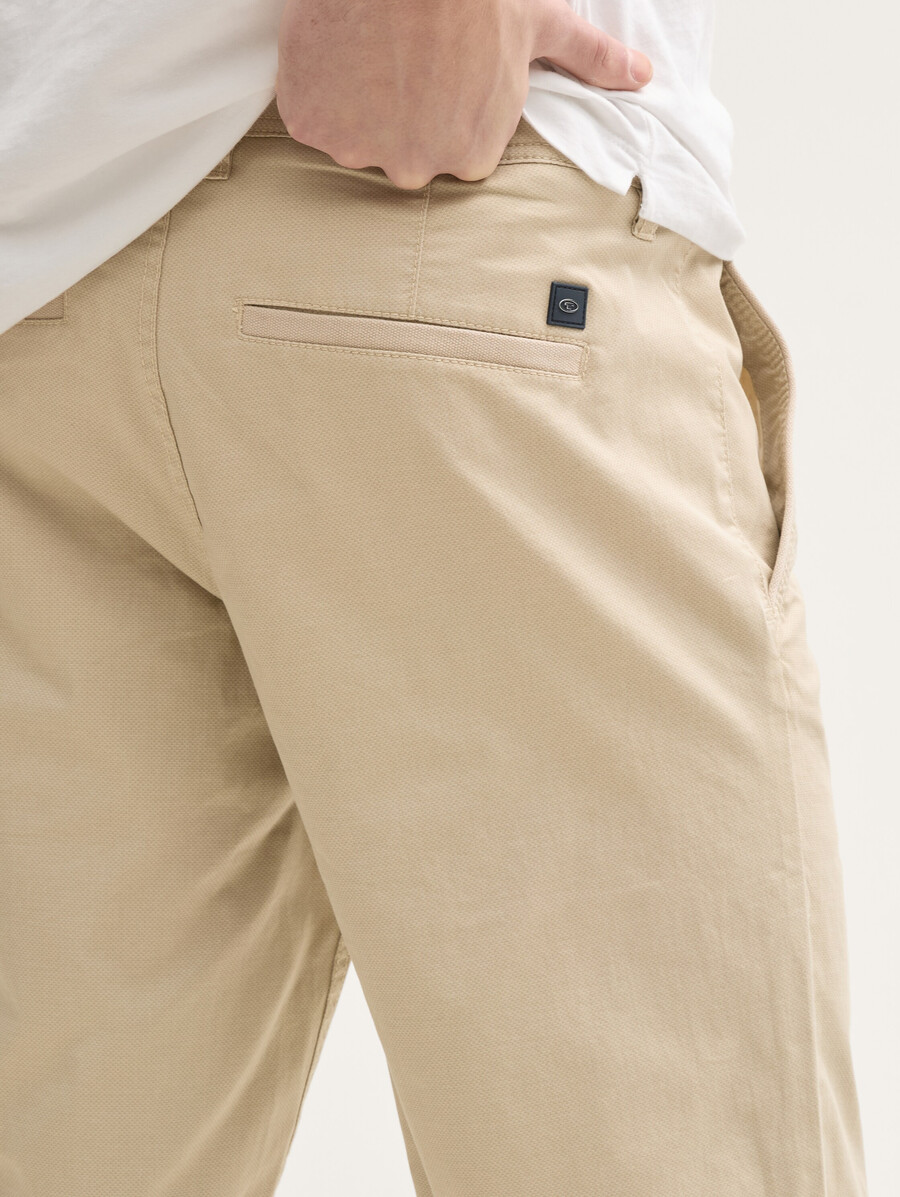 schmale chino-shorts