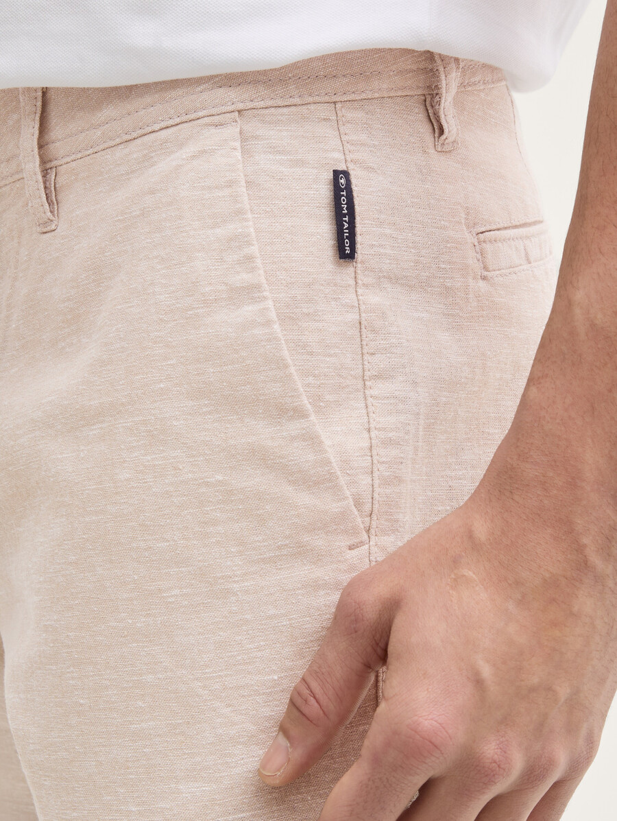schmale chino-shorts mit leinenanteil
