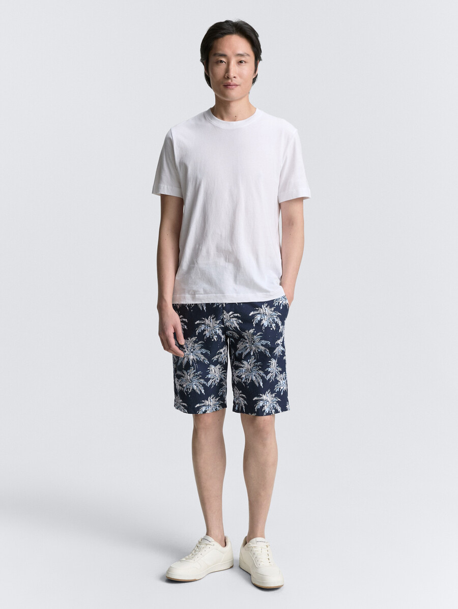 normale chino-shorts mit palmenmuster