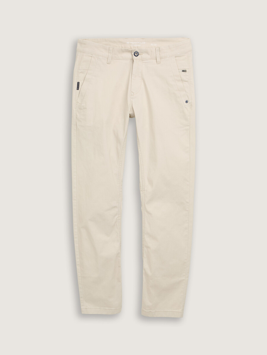 schmal zulaufende chino-hosen