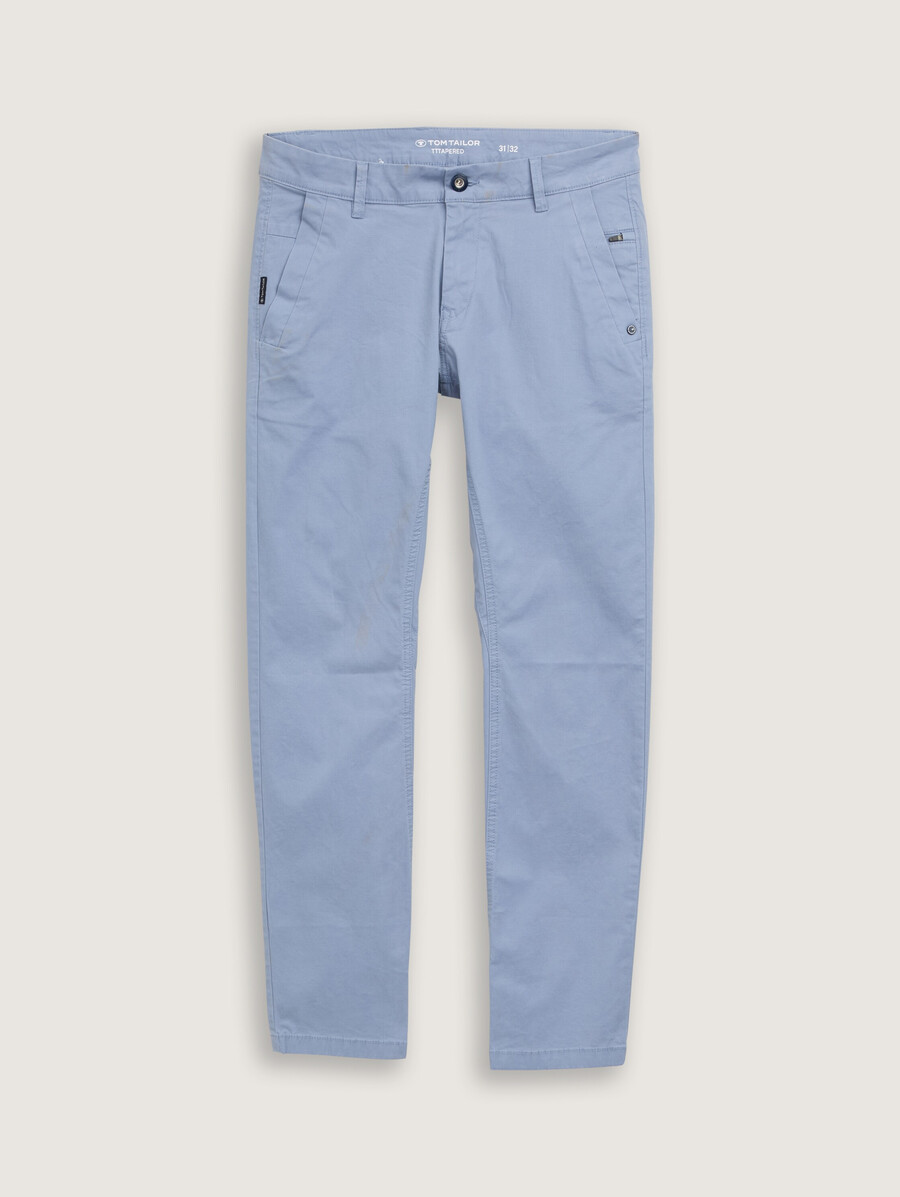 schmal zulaufende chino-hosen