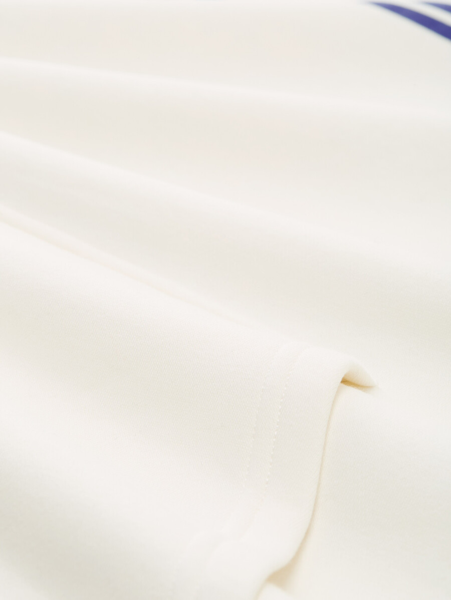 kapuzenpullover mit aufdruck