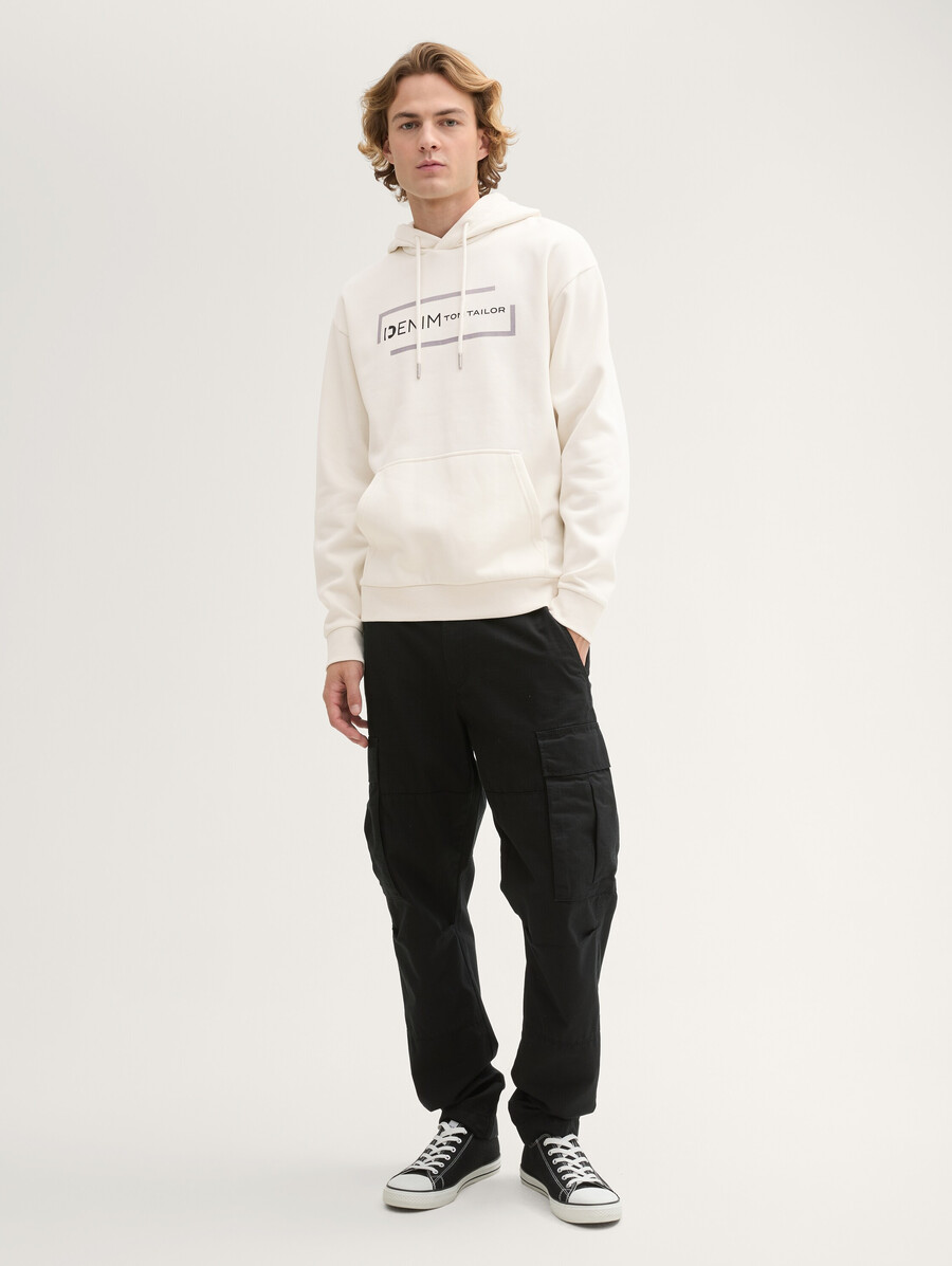 kapuzenpullover mit aufdruck