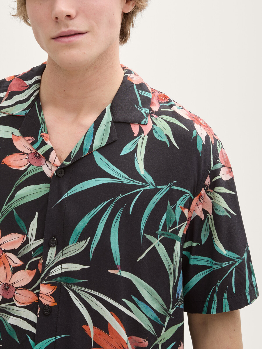 lässig geschnittenes kurzarmhemd mit blumenmuster