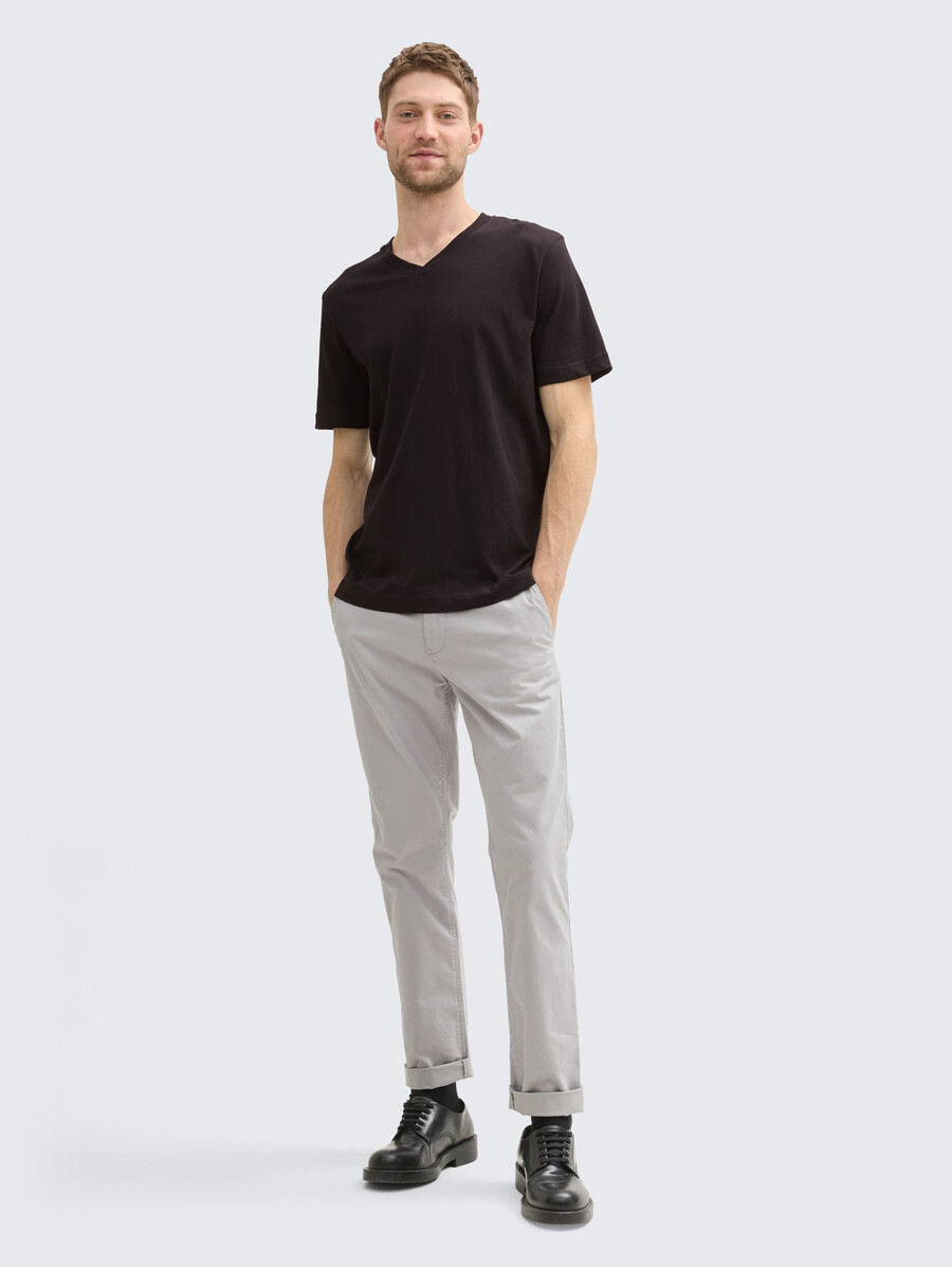 basic-t-shirt im 2er-pack mit v-ausschnitt