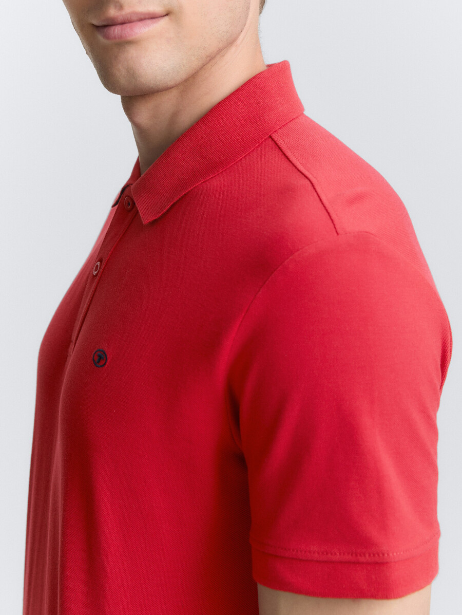 piqué-poloshirt mit gesticktem logo