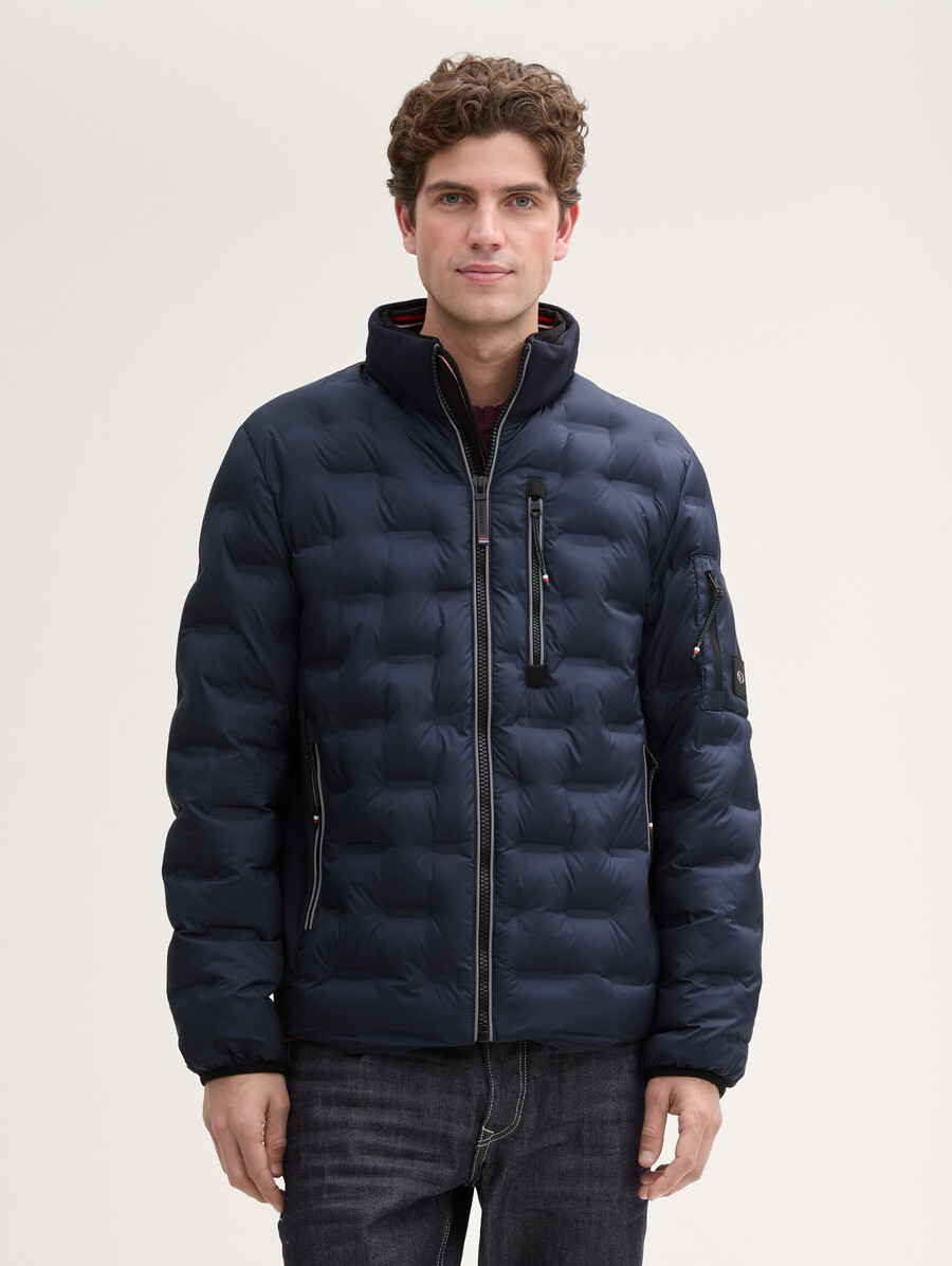 leichte hybrid-steppjacke mit kapuze und stehkragen