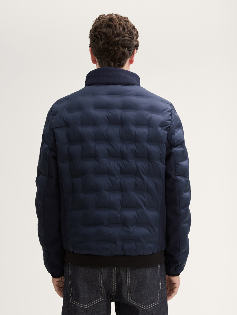 leichte hybrid-steppjacke mit kapuze und stehkragen