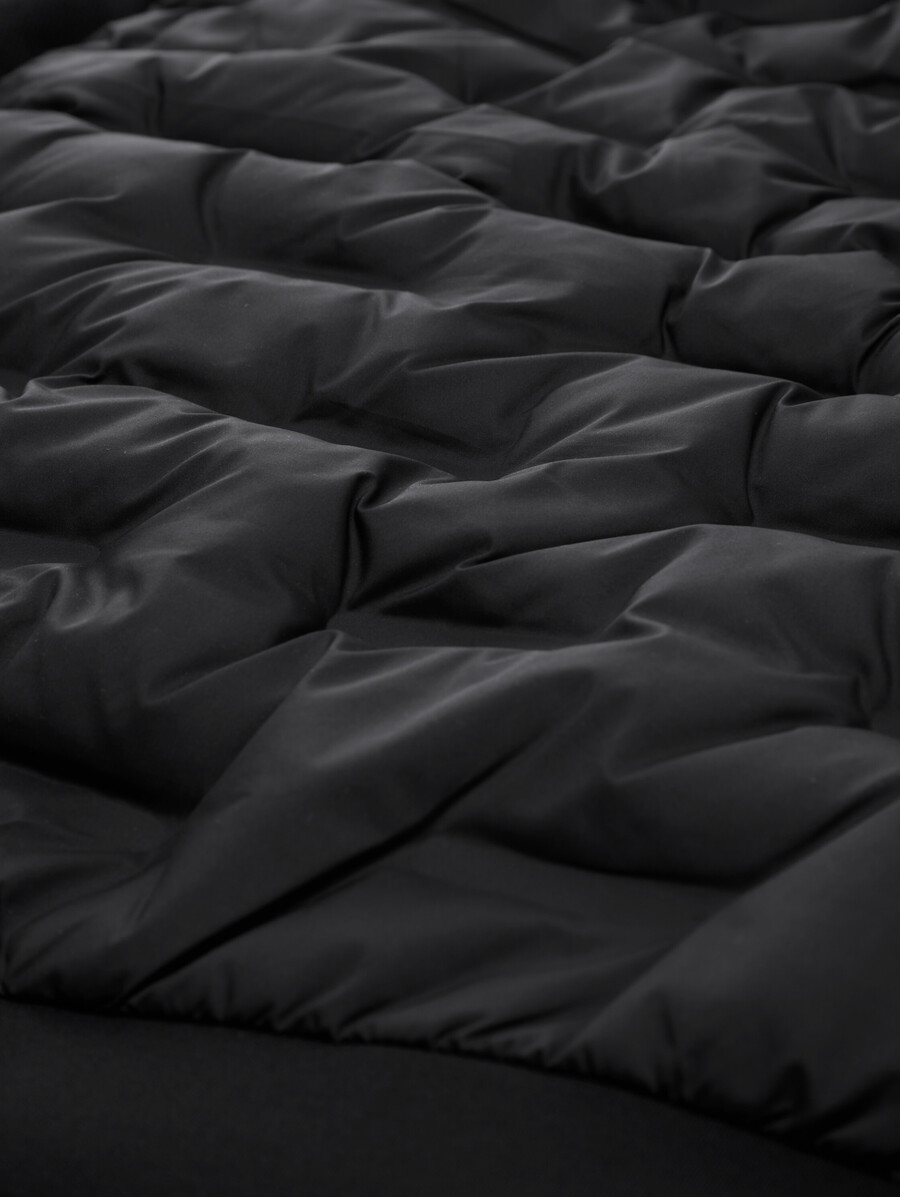 leichte hybrid-steppjacke mit kapuze und stehkragen