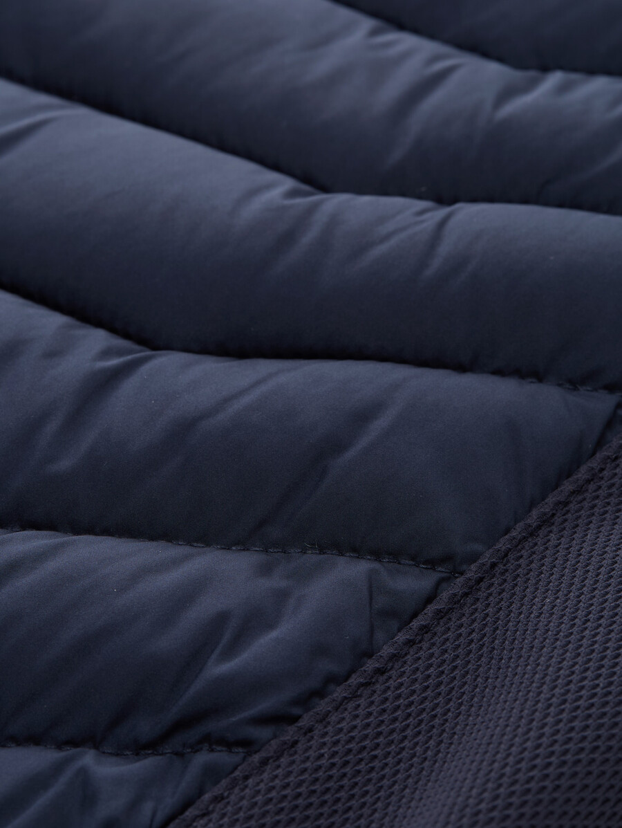 leichte hybrid-steppjacke