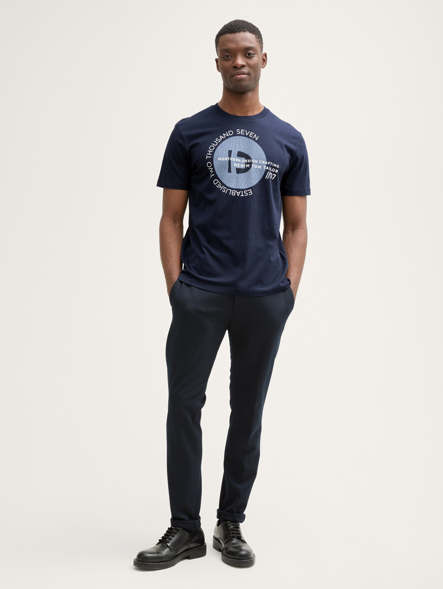 einfaches t-shirt mit logodruck