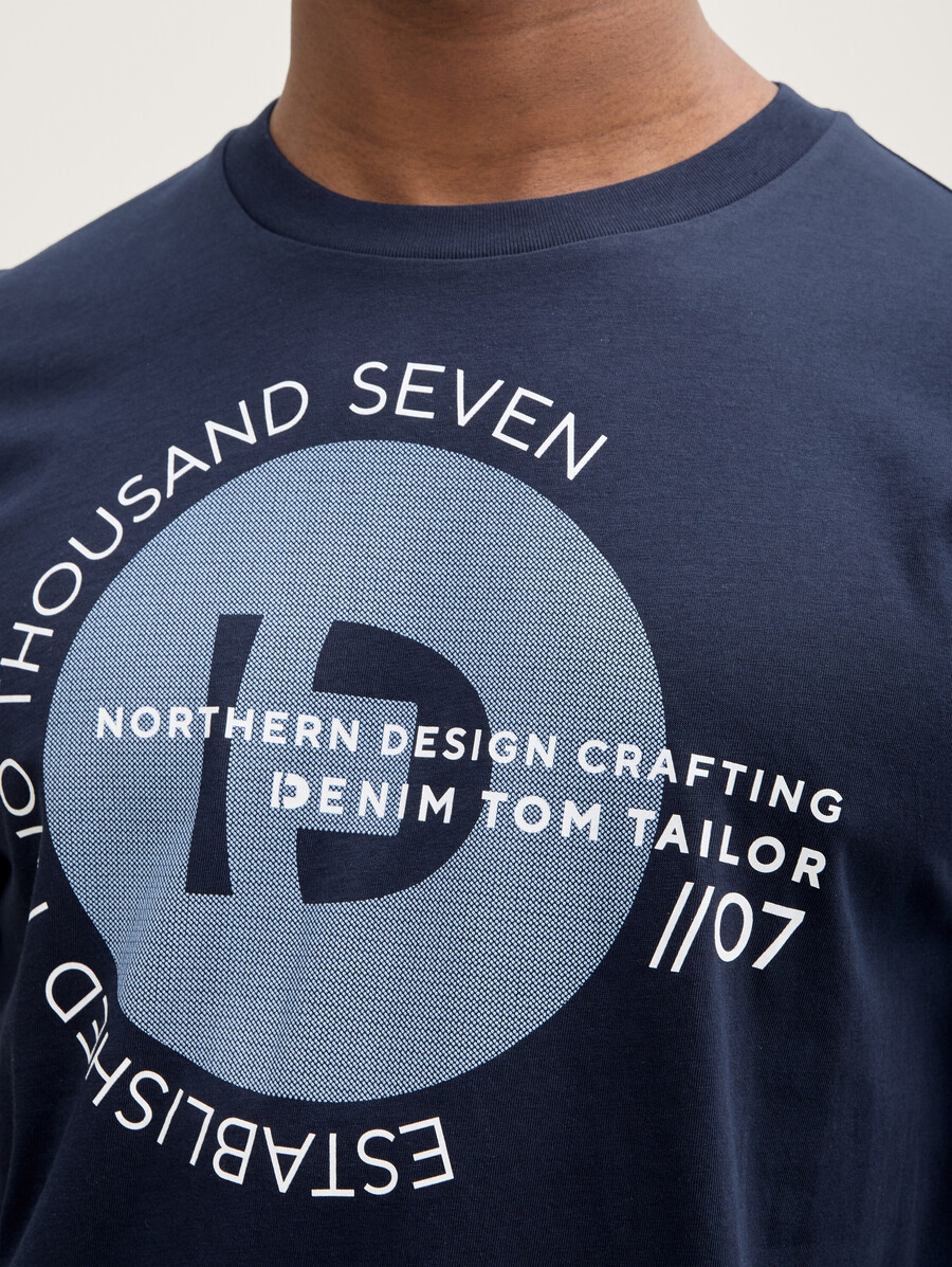 einfaches t-shirt mit logodruck