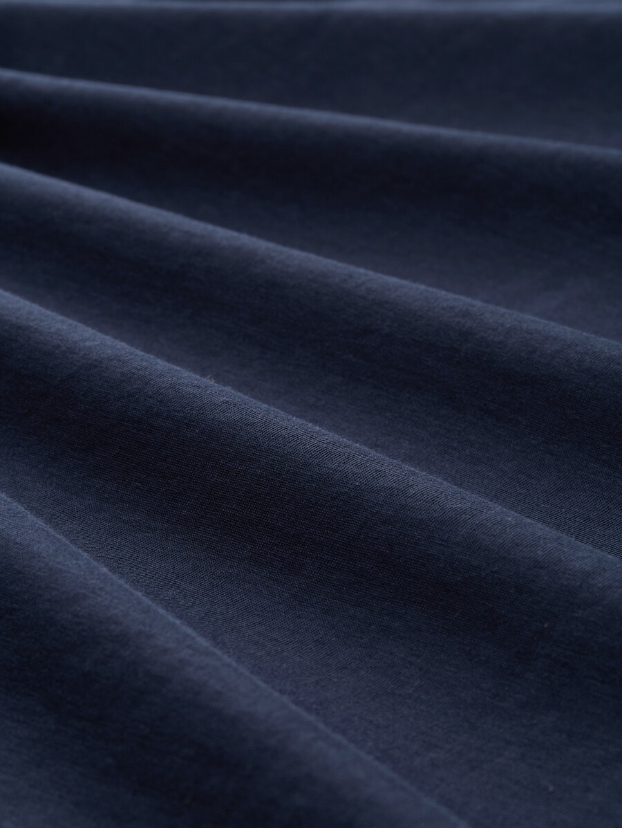 einfaches t-shirt mit logodruck