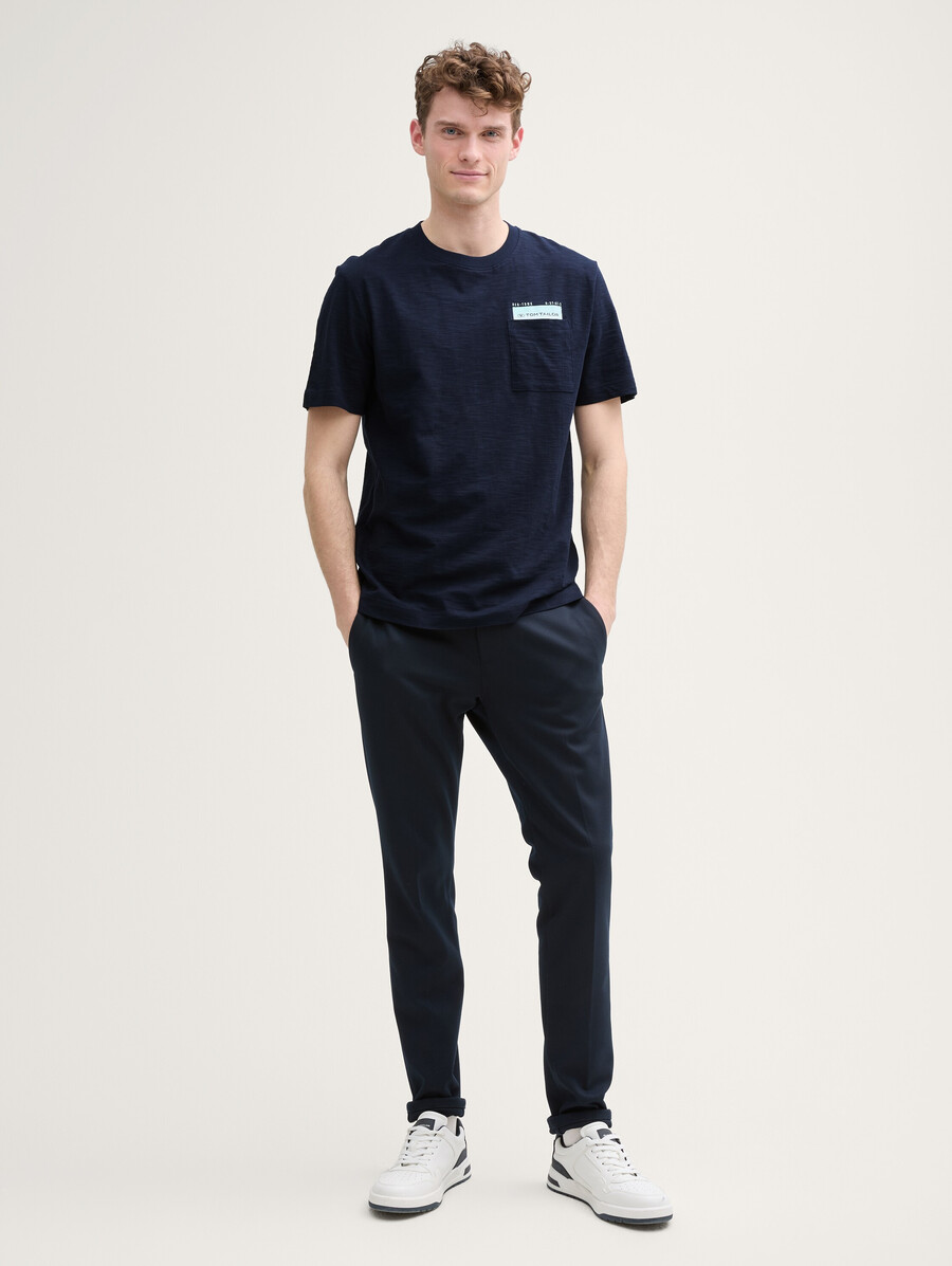t-shirt mit brusttasche