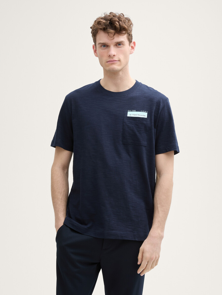 t-shirt mit brusttasche