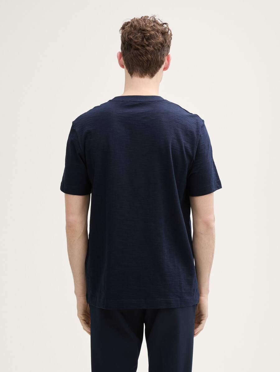t-shirt mit brusttasche