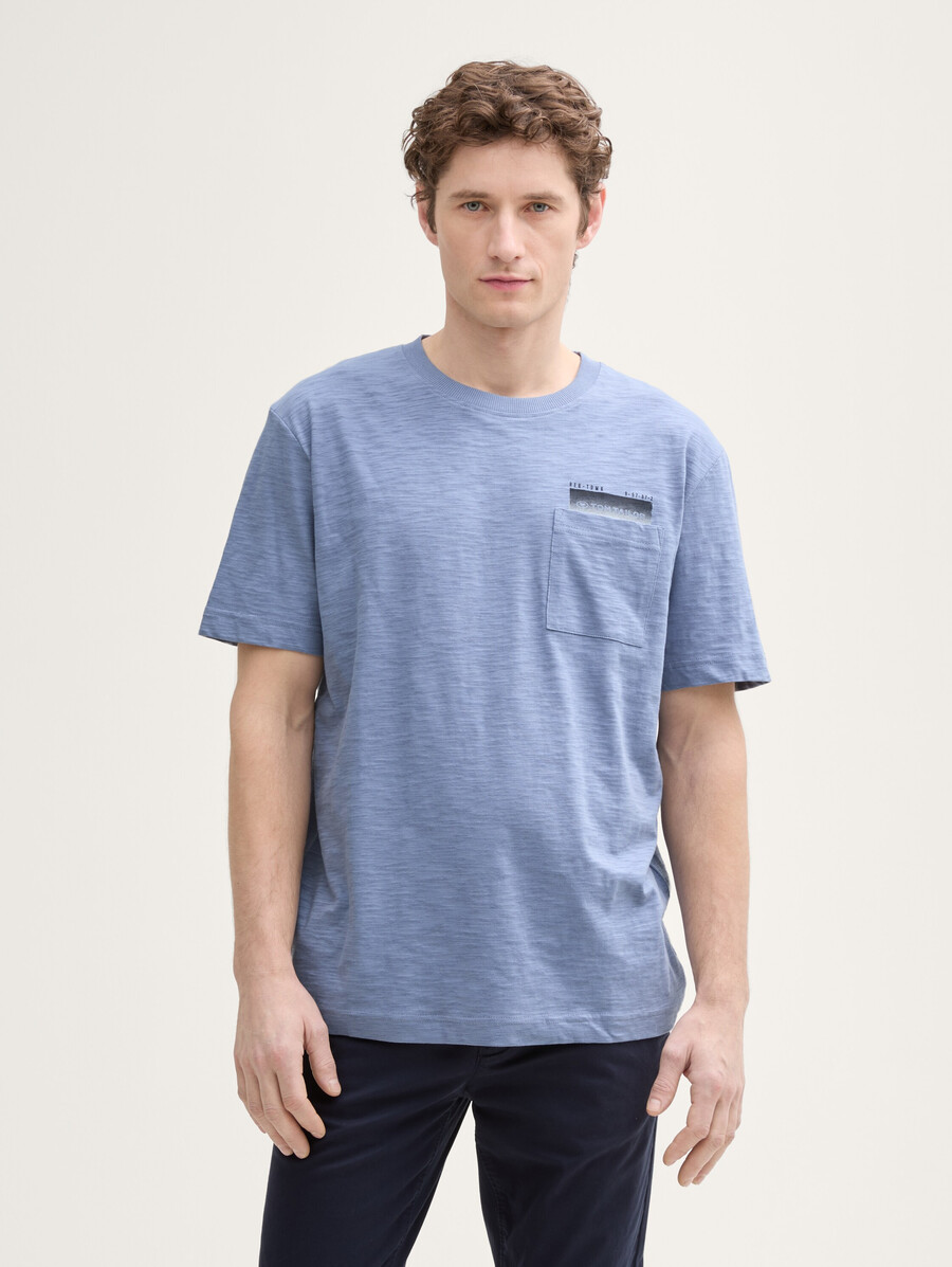 t-shirt mit brusttasche