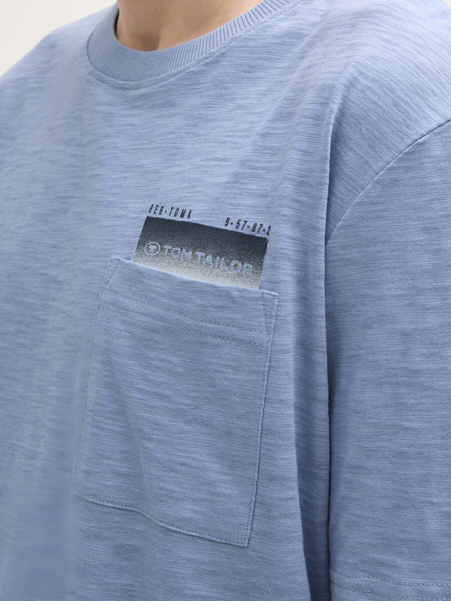 t-shirt mit brusttasche