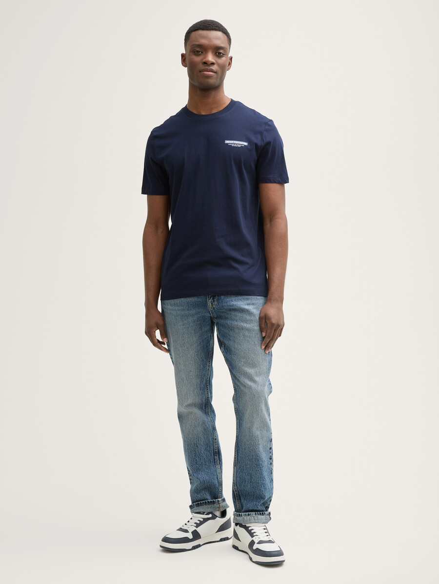 einfaches t-shirt mit logodruck