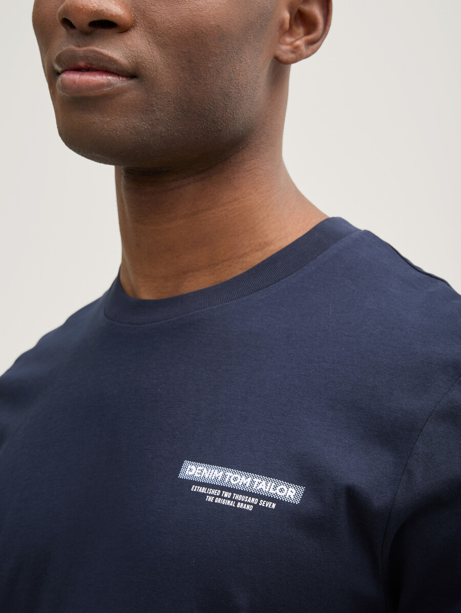 einfaches t-shirt mit logodruck