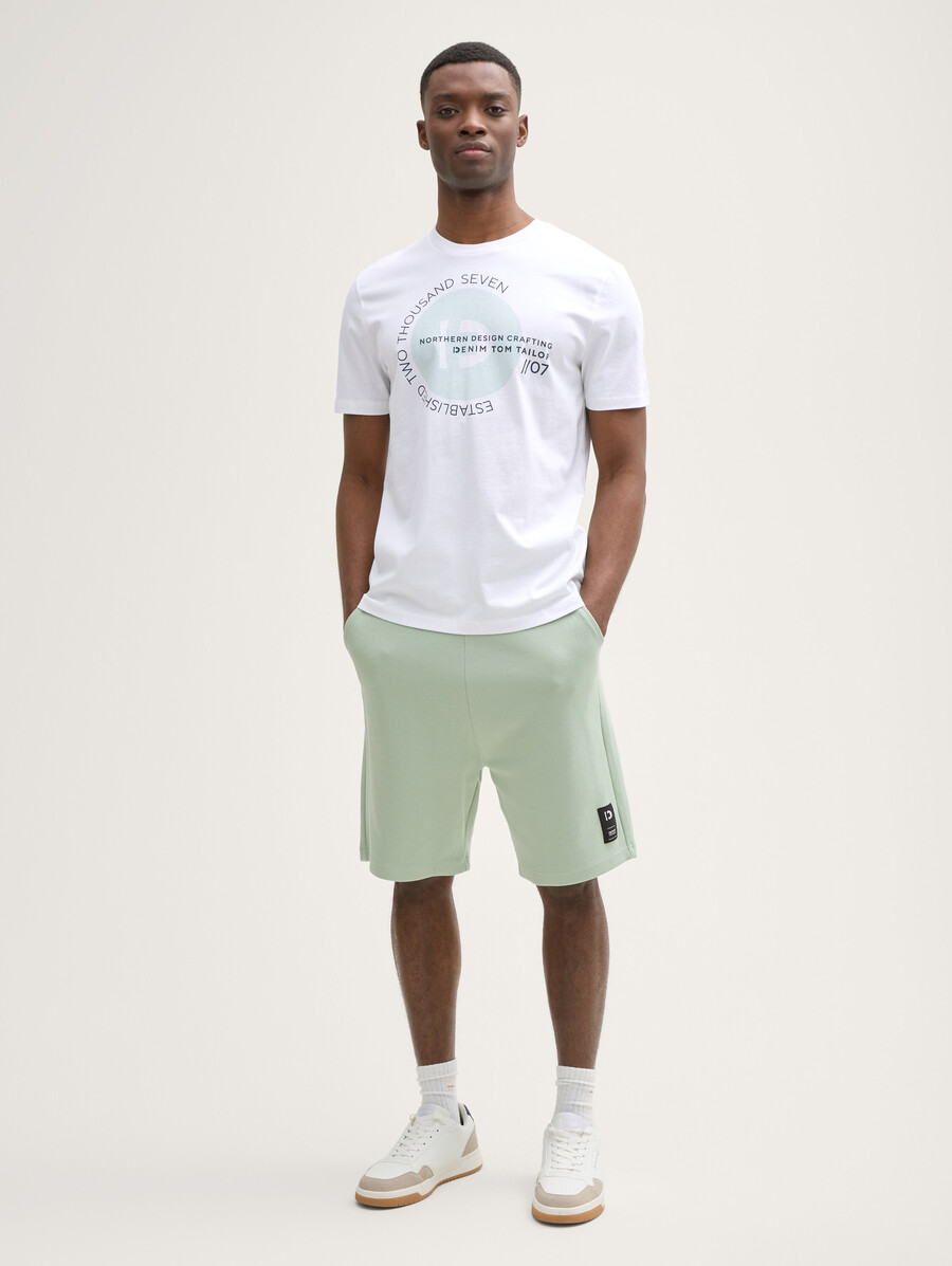 einfaches t-shirt mit logodruck