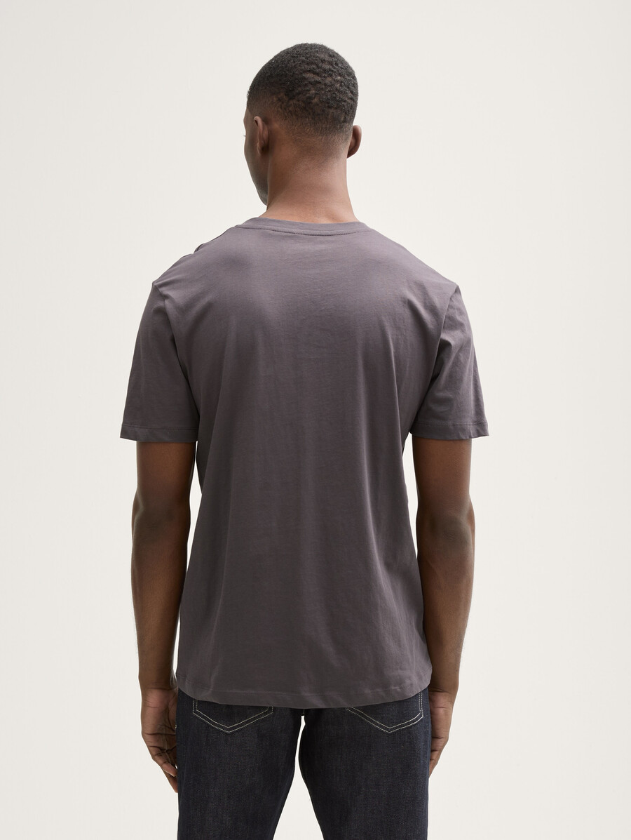 einfaches t-shirt mit v-ausschnitt