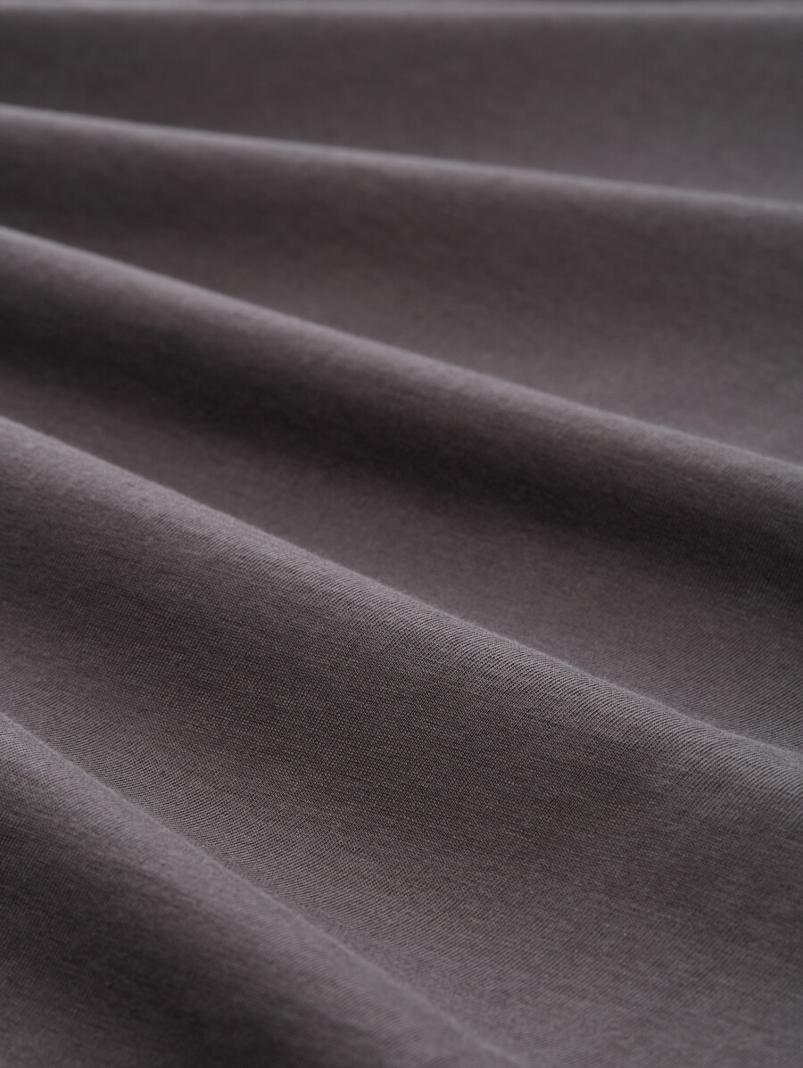 einfaches t-shirt mit v-ausschnitt